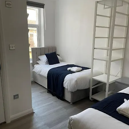 Araan House -families And Couples Only *