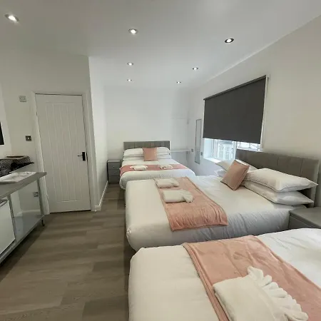 Araan House -families And Couples Only Guest house