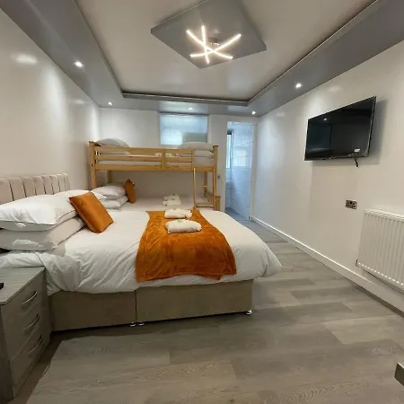 Araan House -families And Couples Only *