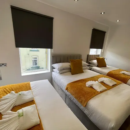 Guest house Araan House -families And Couples Only