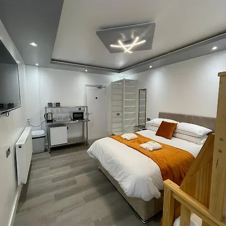 Araan House -families And Couples Only *