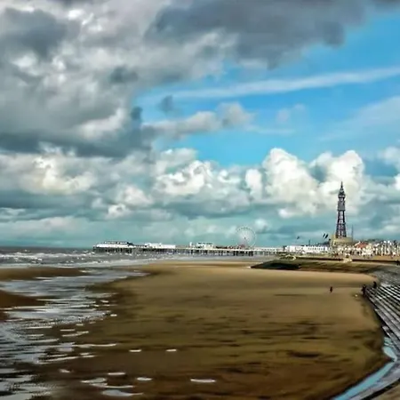 Large 2 Bed Private Central & Near The Beach With Parking! *
