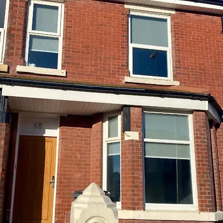 Holiday home 4 Bed Family House Near By Service