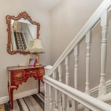 Edenfield Number 42 Guest house