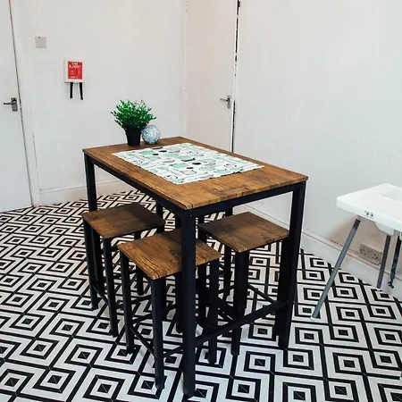 Large 2 Bed Private Central & Near The Beach With Parking! Blackpool