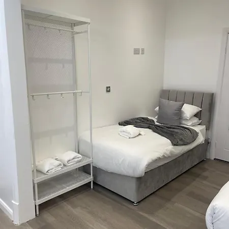 Araan House -families And Couples Only * Blackpool
