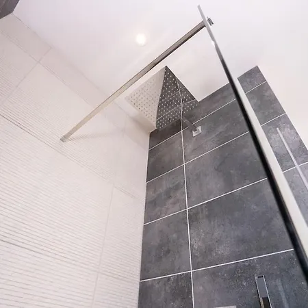 Apartment Franks 4 - Roof Terrace - Sleeps 6 Blackpool