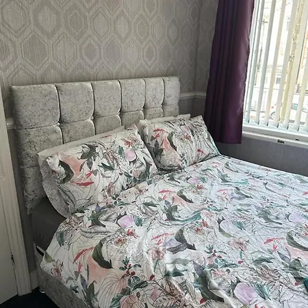 Runway - Minutes From Winter Gardens - Dog Friendly - Exceptionally Quiet - Very Close H&a Social Club (adults Only) * Blackpool