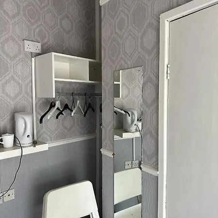 Runway - Minutes From Winter Gardens - Dog Friendly - Exceptionally Quiet - Very Close H&a Social Club (adults Only) Pensionat