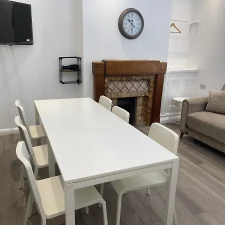 Guest house Araan House -families And Couples Only Blackpool