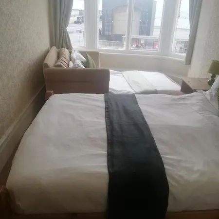 Camelot Seafront Bed & Breakfast *