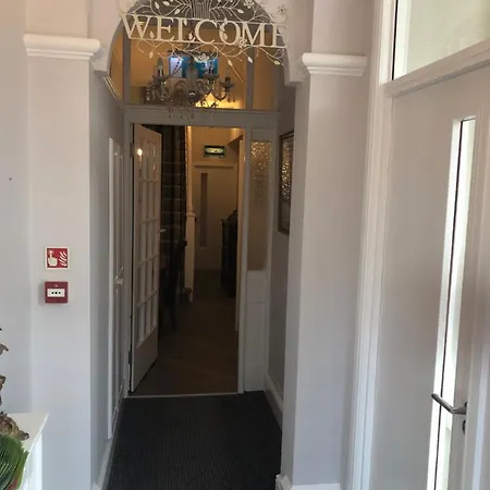Guest house Edenfield Number 42 *