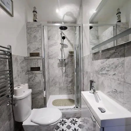 Holiday home Immaculate 2-bed House In