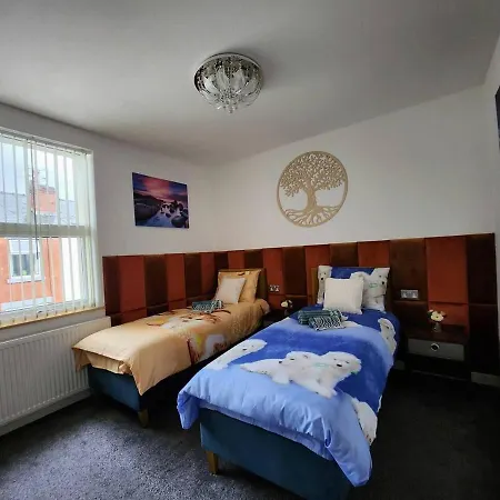 Holiday home Immaculate 2-bed House In