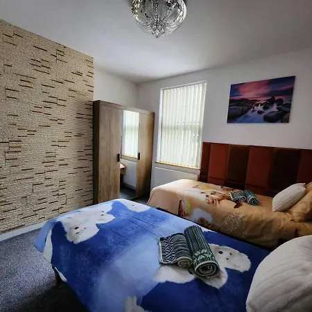 Immaculate 2-bed House In *