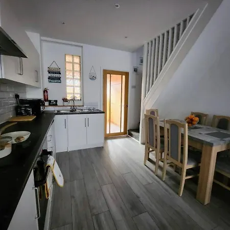 Immaculate 2-bed House In