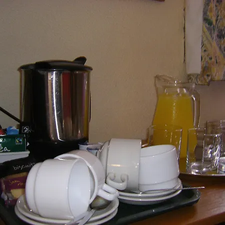 The Waldorf - Near Pleasure & Sandcastle 3* Blackpool