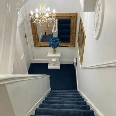 The New Apollo Hotel