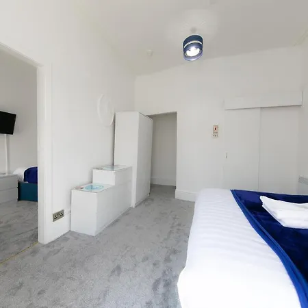 The New Apollo Hotel