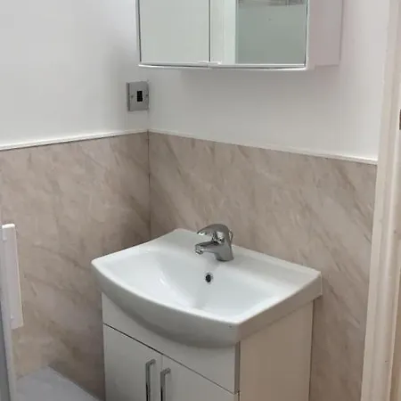 The Elegant Garden Apartment Blackpool