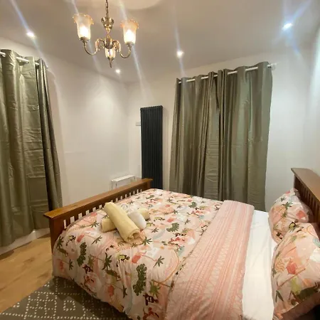 2 Bedroom New Flat In Town Center Apartment Blackpool