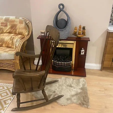 2 Bedroom New Flat In Town Center *