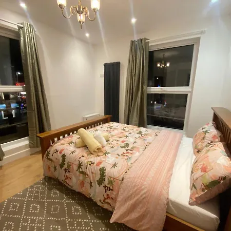2 Bedroom New Flat In Town Center Apartment Blackpool