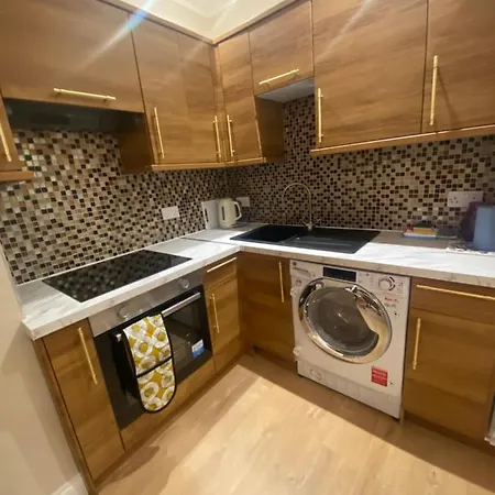 2 Bedroom New Flat In Town Center Apartment *