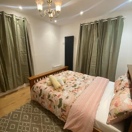 Apartment 2 Bedroom New Flat In Town Center Blackpool