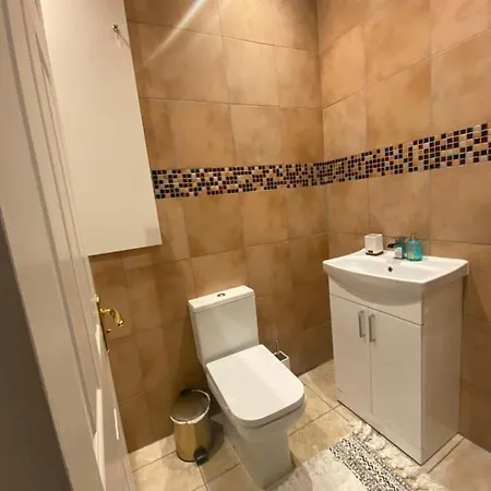 Apartment 2 Bedroom New Flat In Town Center *