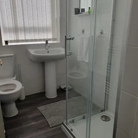 2 Bedroom Ff Apartment