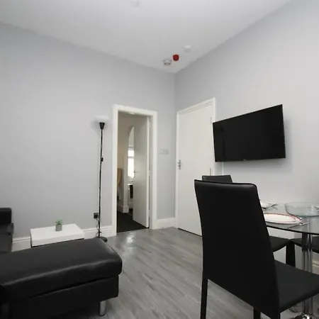 Apartment Barton Beachside - Penthouse Twobedroom Apartment, Double & Twins - & Promenade Location - Over 21's, Family Friendly Only, Id Required, Stairs Access, Free Parking