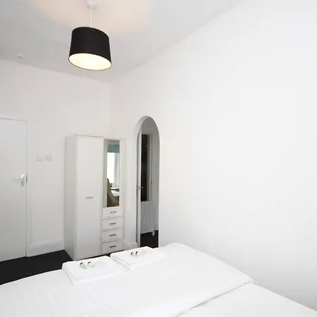Barton Beachside - Penthouse Twobedroom Apartment, Double & Twins - & Promenade Location - Over 21's, Family Friendly Only, Id Required, Stairs Access, Free Parking Apartment