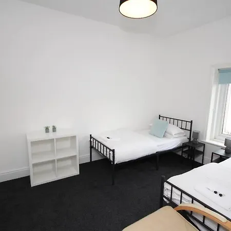 Barton Beachside - Penthouse Twobedroom Apartment, Double & Twins - & Promenade Location - Over 21's, Family Friendly Only, Id Required, Stairs Access, Free Parking Apartment