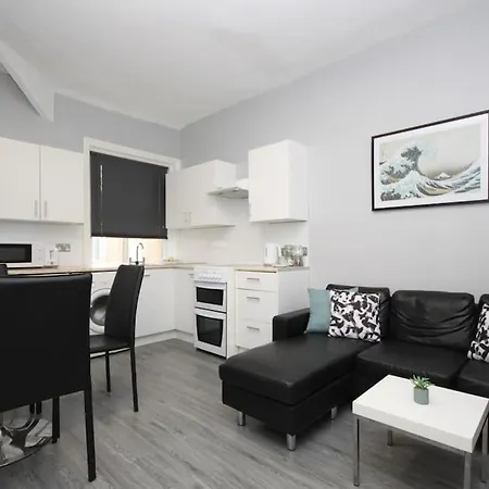 Apartment Barton Beachside - Penthouse Twobedroom Apartment, Double & Twins - & Promenade Location - Over 21's, Family Friendly Only, Id Required, Stairs Access, Free Parking
