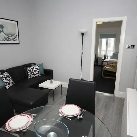 Apartment Barton Beachside - Penthouse Twobedroom Apartment, Double & Twins - & Promenade Location - Over 21's, Family Friendly Only, Id Required, Stairs Access, Free Parking Blackpool
