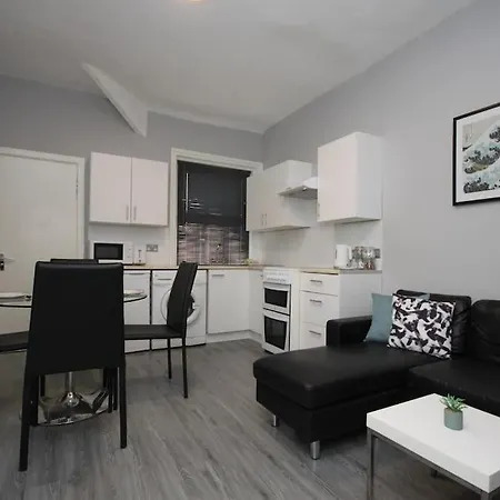 Barton Beachside - Penthouse Twobedroom Apartment, Double & Twins - & Promenade Location - Over 21's, Family Friendly Only, Id Required, Stairs Access, Free Parking Apartment Blackpool