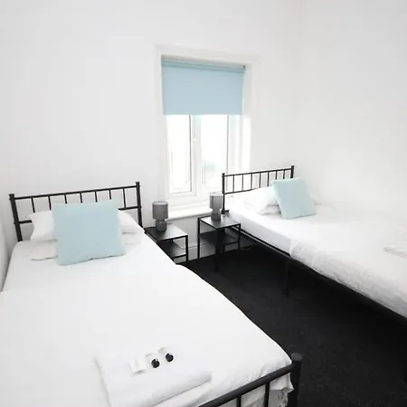 Barton Beachside - Penthouse Twobedroom Apartment, Double & Twins - & Promenade Location - Over 21's, Family Friendly Only, Id Required, Stairs Access, Free Parking Apartment *