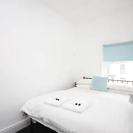Barton Beachside - Penthouse Twobedroom Apartment, Double & Twins - & Promenade Location - Over 21's, Family Friendly Only, Id Required, Stairs Access, Free Parking Apartment Blackpool