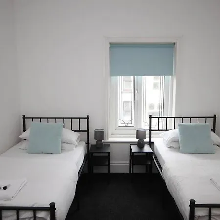Barton Beachside - Penthouse Twobedroom Apartment, Double & Twins - & Promenade Location - Over 21's, Family Friendly Only, Id Required, Stairs Access, Free Parking Blackpool