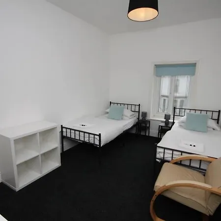 Barton Beachside - Penthouse Twobedroom Apartment, Double & Twins - & Promenade Location - Over 21's, Family Friendly Only, Id Required, Stairs Access, Free Parking Apartment