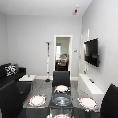 Apartment Barton Beachside - Penthouse Twobedroom Apartment, Double & Twins - & Promenade Location - Over 21's, Family Friendly Only, Id Required, Stairs Access, Free Parking *