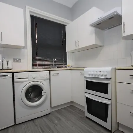 Barton Beachside - Penthouse Twobedroom Apartment, Double & Twins - & Promenade Location - Over 21's, Family Friendly Only, Id Required, Stairs Access, Free Parking *