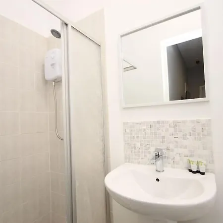 Apartment Barton Beachside - Penthouse Twobedroom Apartment, Double & Twins - & Promenade Location - Over 21's, Family Friendly Only, Id Required, Stairs Access, Free Parking