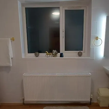Olive Tree - 2 Master Bedroom Apartment Blackpool