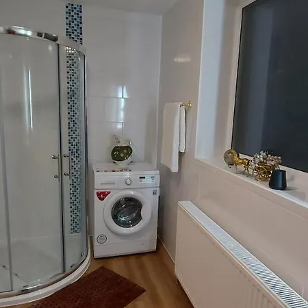 Olive Tree - 2 Master Bedroom Apartment Blackpool