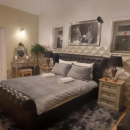 Olive Tree - 2 Master Bedroom Apartment