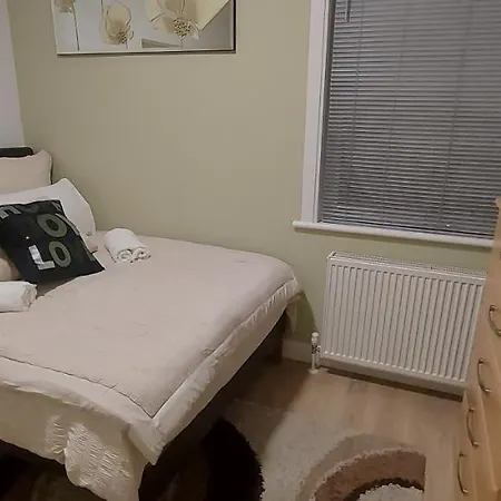 Olive Tree - 2 Master Bedroom Apartment Blackpool