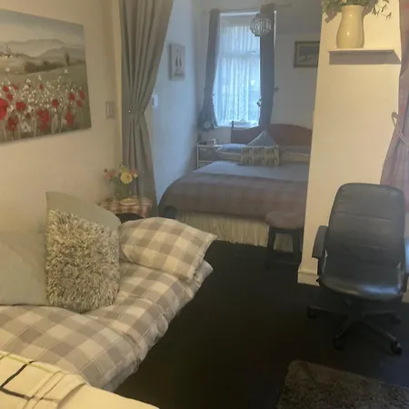 Sarnia Flats 2* Blackpool