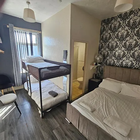 Tamarind Cove & Barrons 4* 블랙풀
